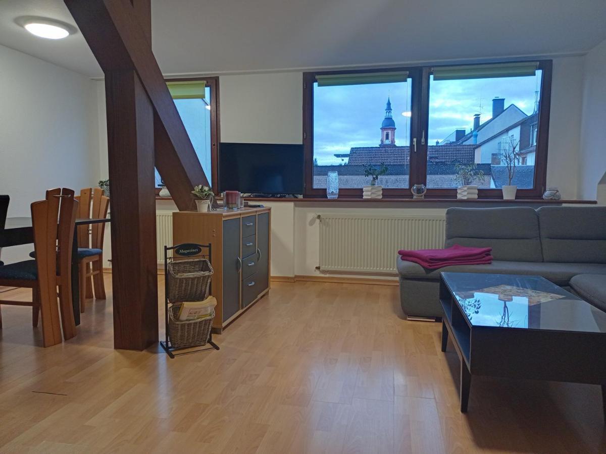 Zentrale Mit Blick Auf Paulinskirche Трир